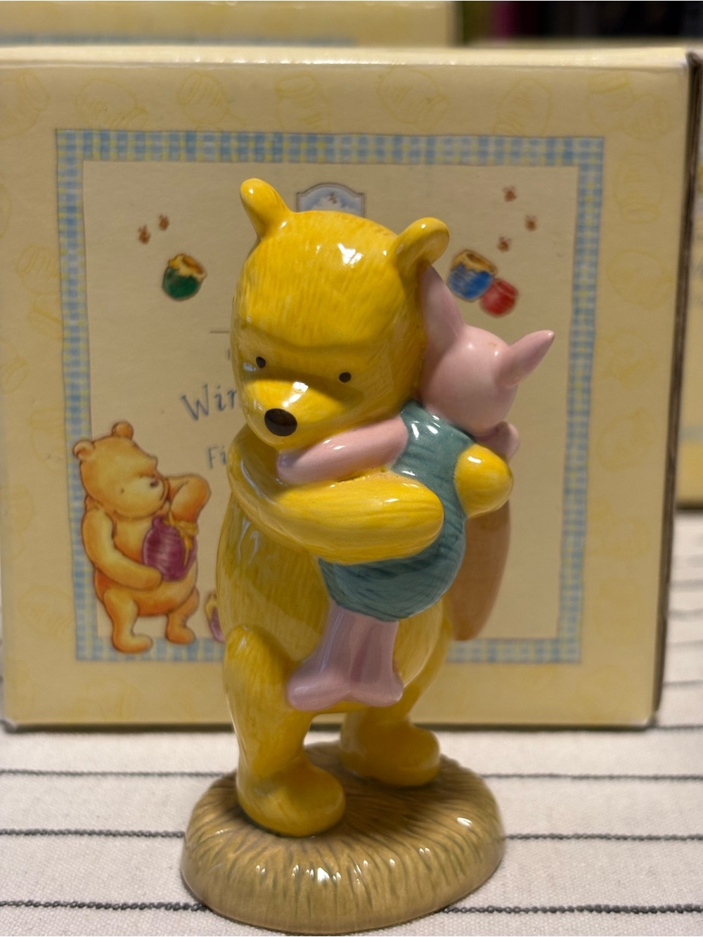 Royal Doulton Winnie the Pooh "I love you so much bear" Figurine w/ Box Retired
